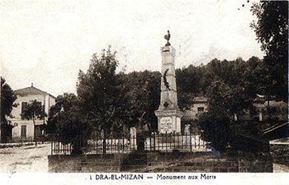 Fichier:Dra el Mizan Monument aux Morts.jpg