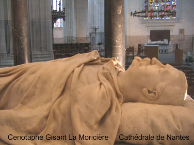 Fichier:Cenotaphe gisant La Moricière.jpg