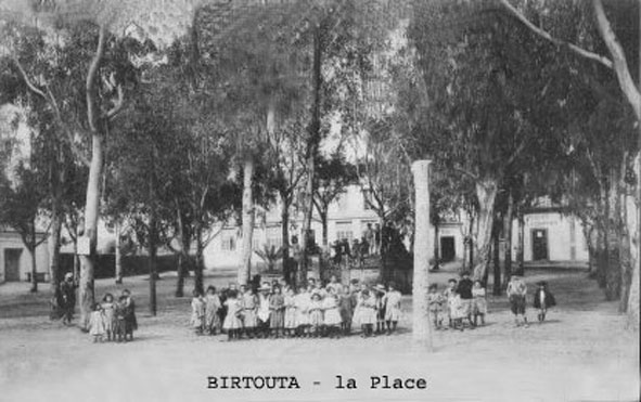 Fichier:Birtouta la place.jpg