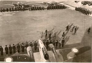 BA144 Ain-Arnat-Sétif Prise d-armes viste Weugand 1940.jpg