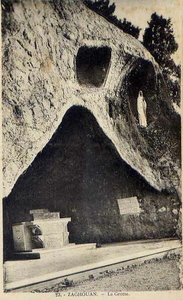 Fichier:Zaghouan grotte.jpg