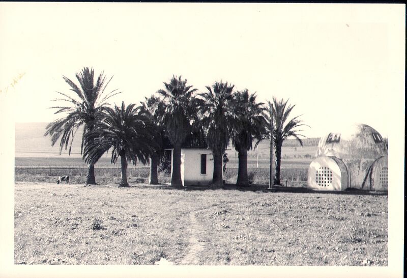 Fichier:Saint-Charles- Domaine de Saoudi - 1962- Station de pompage-6.jpg
