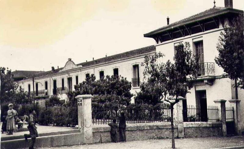 Fichier:Akbou ecole bw60.jpg