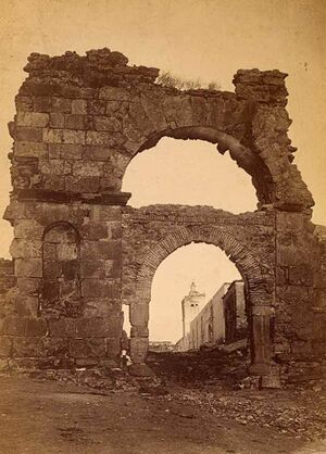 Zaghouan porte romaine.jpg