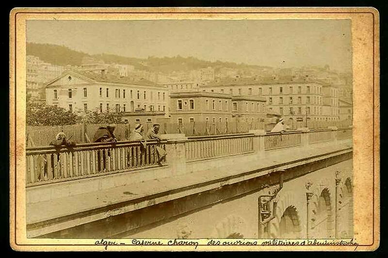 Fichier:Alger charon.jpg