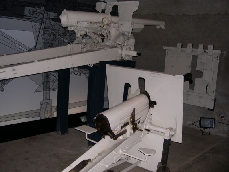 Fichier:1940 Canon 75.jpg