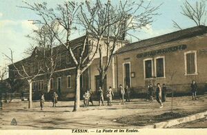 Tassin poste et ecoles.jpg