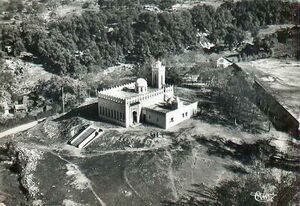 Azazga avion mosquee.jpg