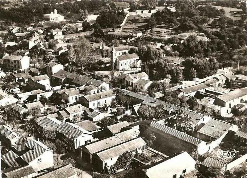 Fichier:Azazga avion centre.jpg