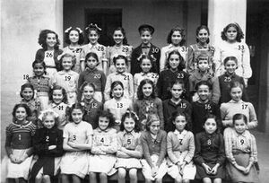 Ecole Magnan Filles 1950 Huguette Roman.JPG