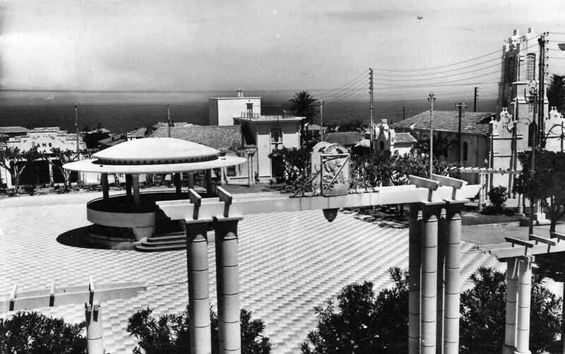 Fichier:Casti place 60bw.jpg