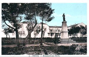 Trézel Monument aux Morts.jpg
